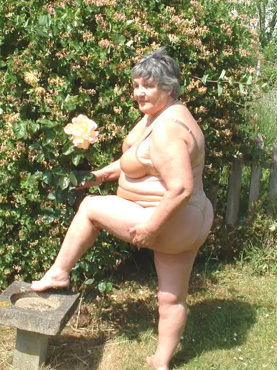 Granmaw Is Naked In The Yard